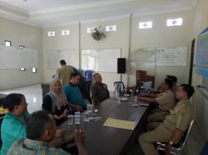 Mediasi di Kantor Desa di Sidoarjo, pembeli rumah dari pemenang lelang dgn pemilik rumah yg dilelang bank 